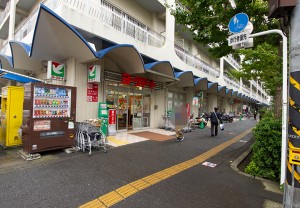 ヨークマート磯子店150ｍ